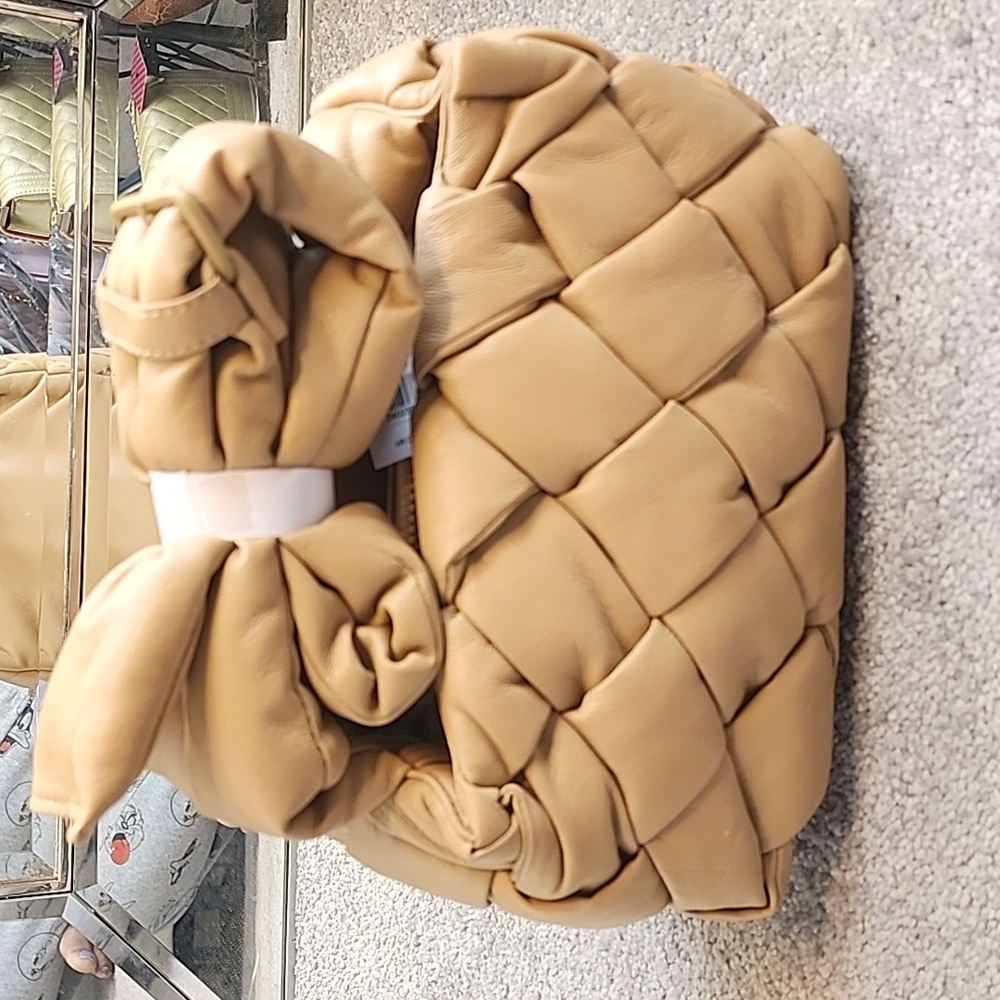 Small sized puffer purse